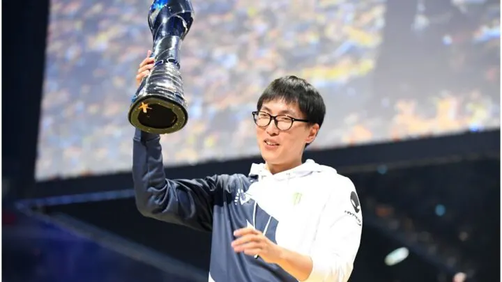 Doublelift Net Worth 2020 Girlfriend, Bonnie, Leena, Brother, Age, Salary, Height