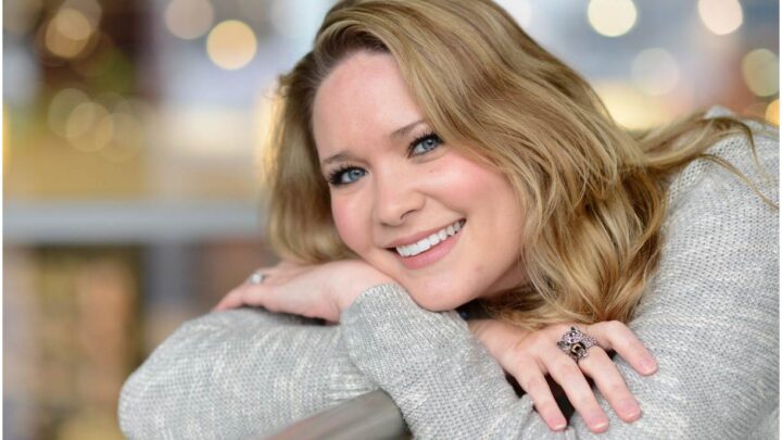 Sarah J. Maas - Net Worth, Bio, Husband, Books, Quotes