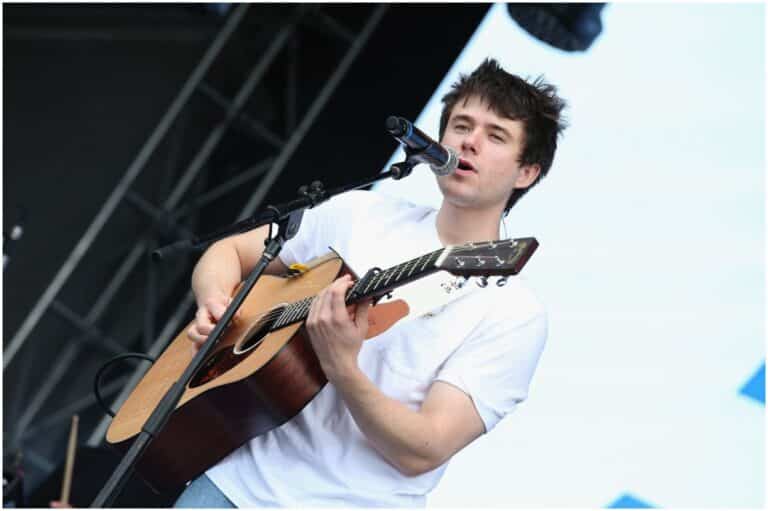 Alec Benjamin Net Worth Girlfriend Famous People Today