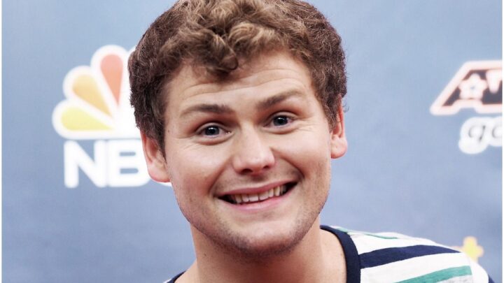 Drew Lynch – Girlfriend (Melanie Sergiev), Net Worth, AGT, Stutter, Biography