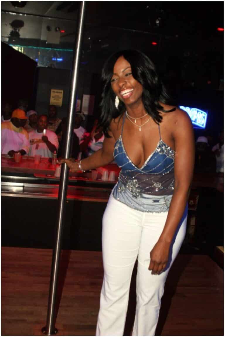 Buffie the Body (Buffie Carruth) Net Worth, Husband (John Lewis), Age