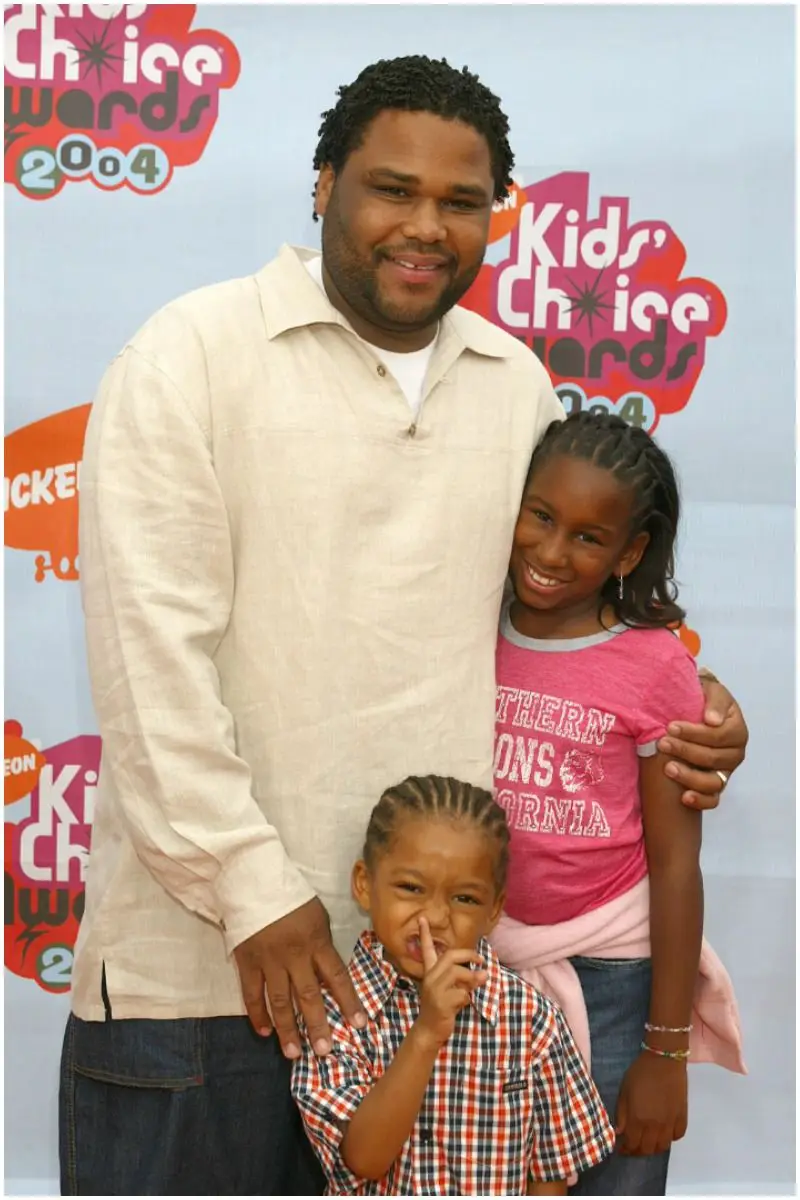 Anthony Anderson with his children