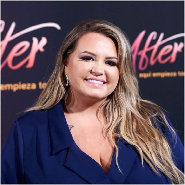 Anna Todd Net Worth | Husband - Famous People Today