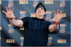 Zak Bagans Net Worth & Girlfriend - Famous People Today