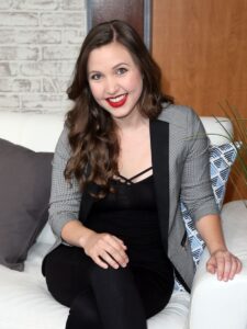 Taylor Tomlinson Net Worth & Boyfriend - Famous People Today