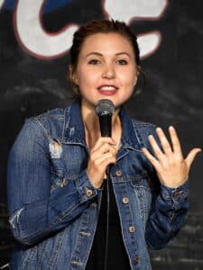 Taylor Tomlinson Net Worth & Boyfriend - Famous People Today