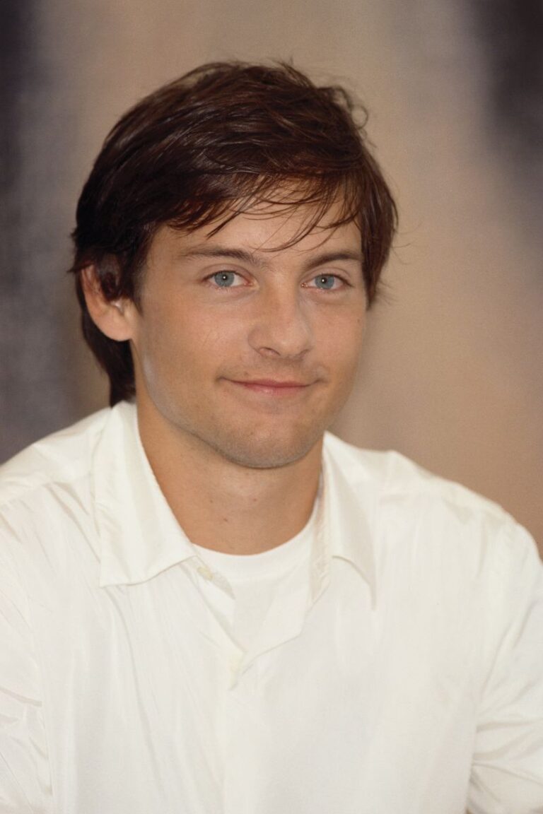 How Old Was Tobey Maguire In Spider-Man 1? - Famous People Today