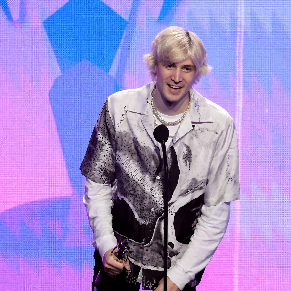 xqc-net-worth-girlfriend-famous-people-today