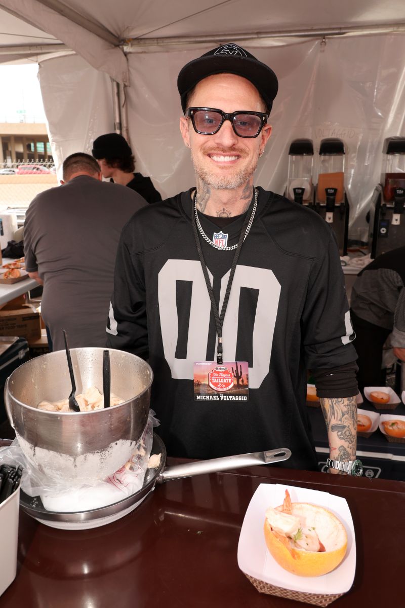 how old is michael voltaggio