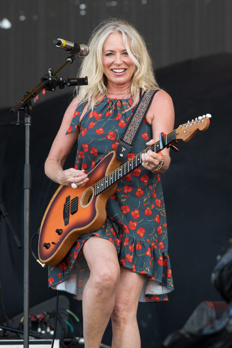 is deana carter related to johnny cash