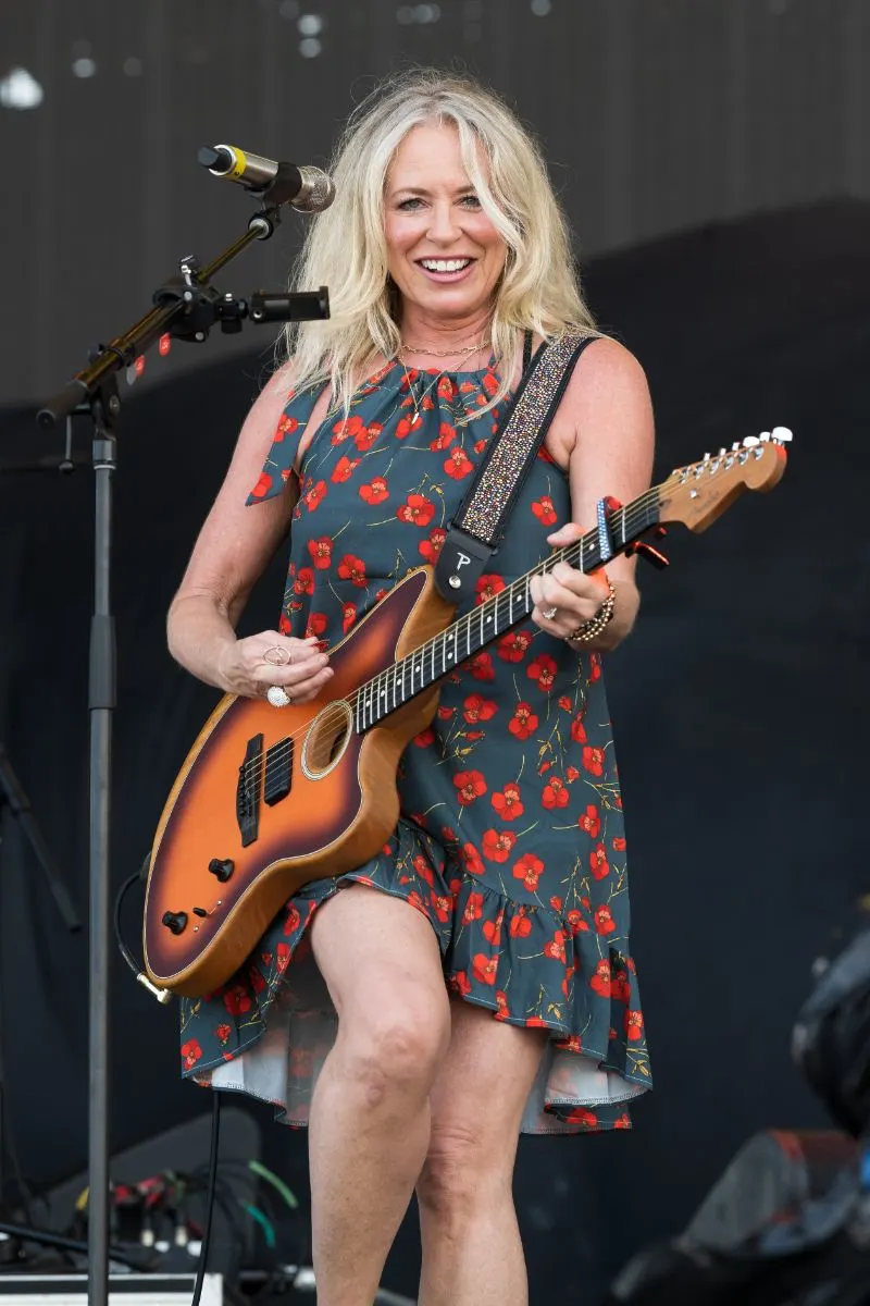 is deana carter related to johnny cash