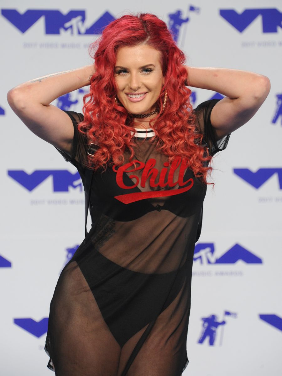 Where is singer Justina Valentine from