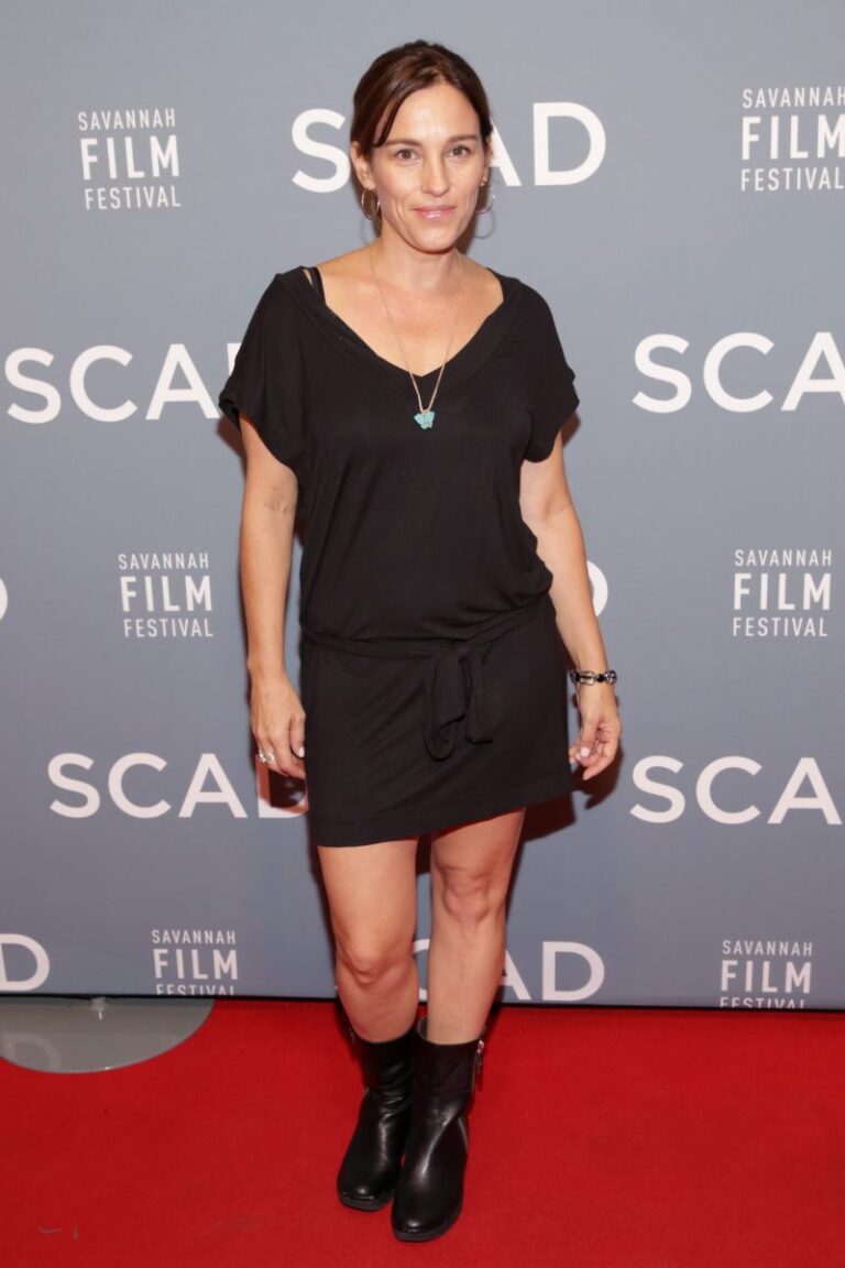 Amy Jo Johnson Net Worth & Husband - Famous People Today