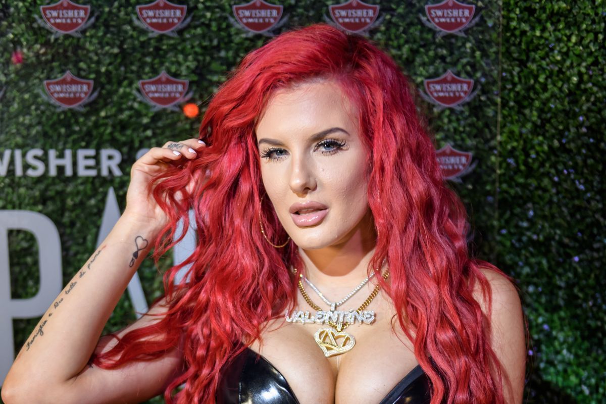 How much does Justina Valentine make per episode of Wild 'n Out