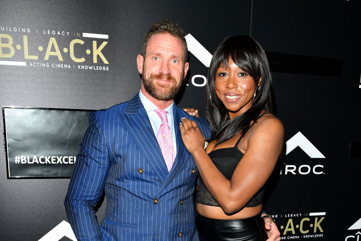 Who is Amanda Warren's husband? Famous People Today