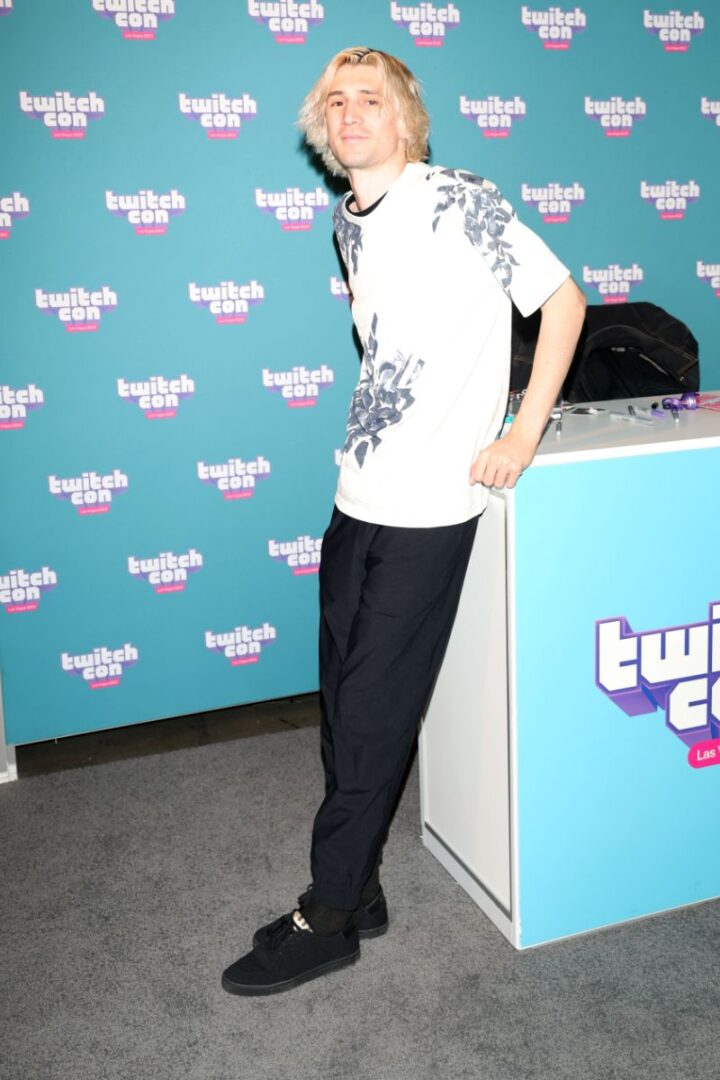 xQc Net Worth | Girlfriend - Famous People Today