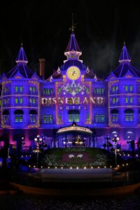 How Much Money Does Disneyland Make In A Day? - Famous People Today