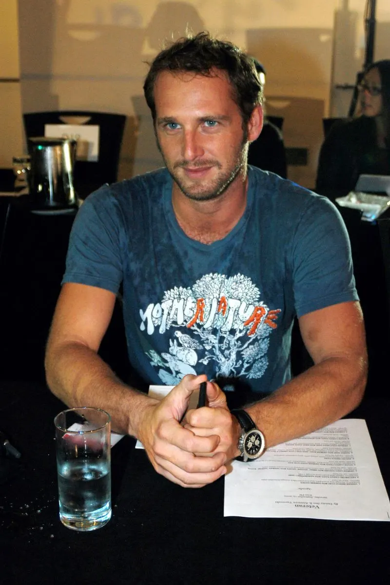 who is the voice of the home depot commercials josh lucas