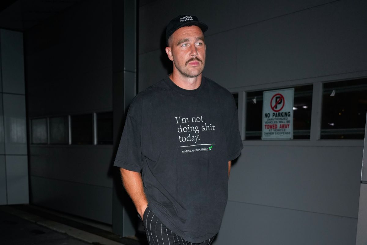 Travis Kelce Net Worth & Girlfriend - Famous People Today