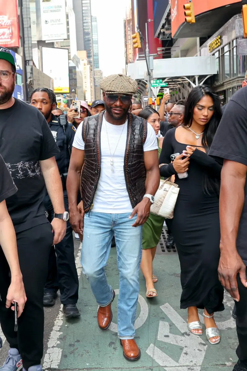 Floyd Mayweather with his girlfriend Gallienne Nabila