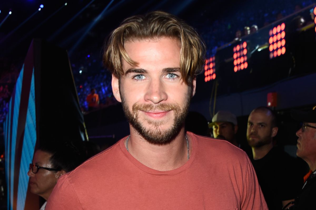 Liam Hemsworth Net Worth & Girlfriend Famous People Today