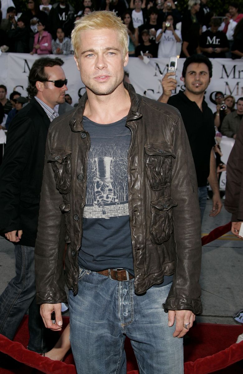  Brad Pitt arrives at the premiere of Mr. and Mrs. Smith at the Mann Village Theater on June 7, 2005 in Westwood