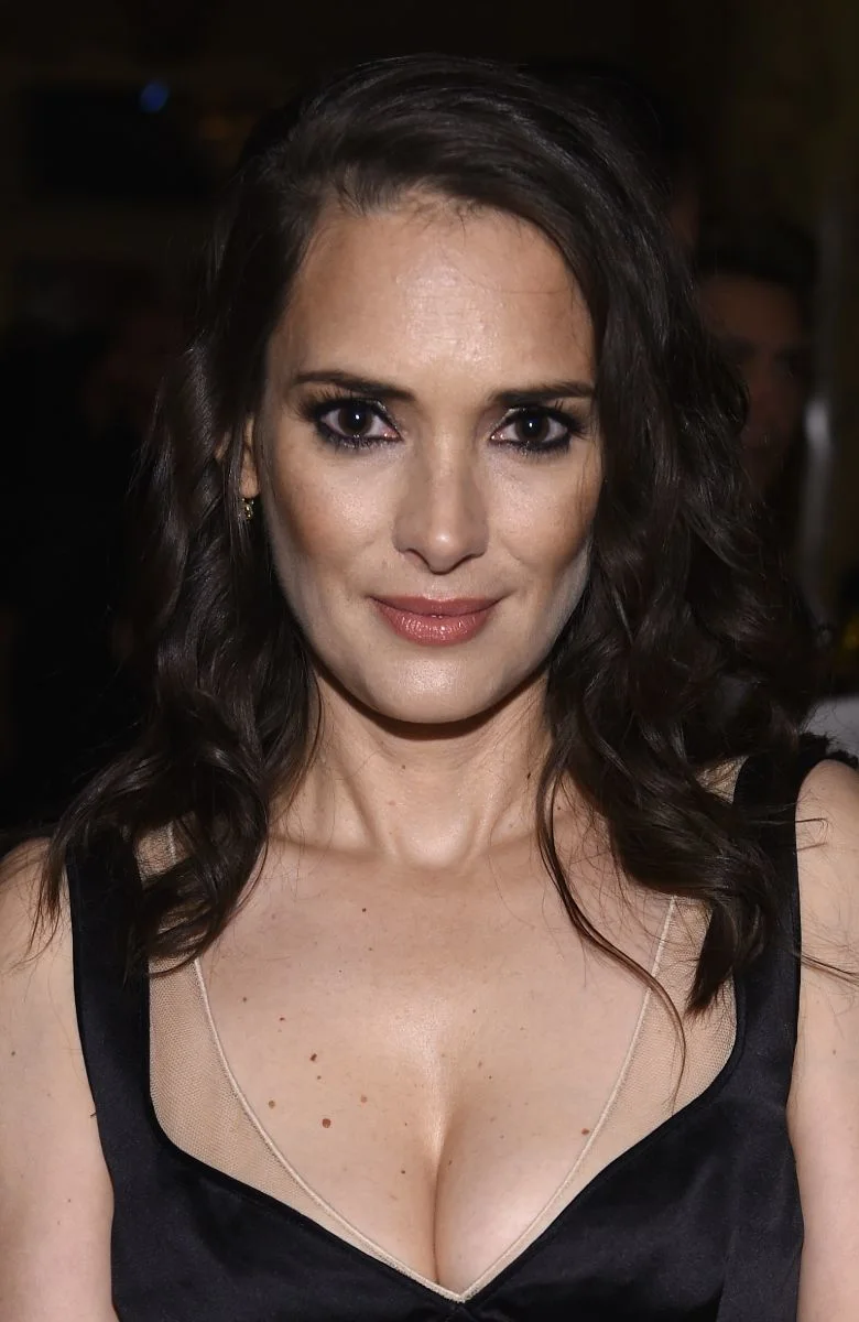 Winona Ryder Net Worth & rich