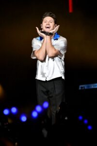 Niall Horan Net Worth & Girlfriend - Famous People Today