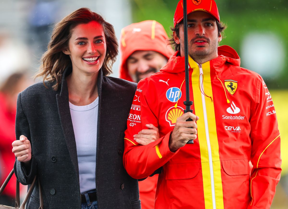 Carlos Sainz Jr with his girlfriend Rebecca Donaldson
